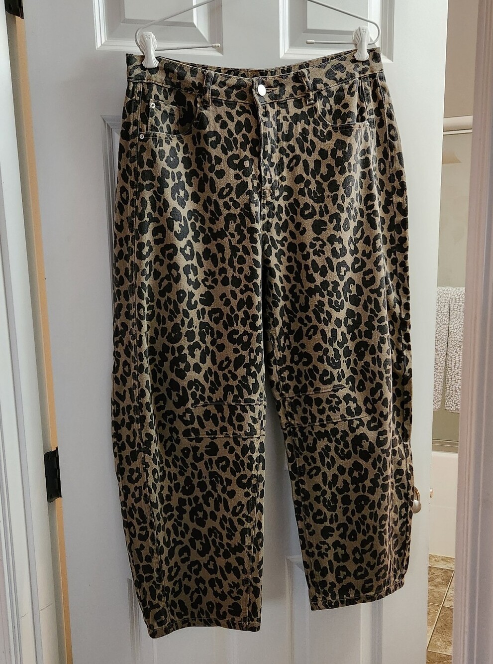 Leopard Print Barrel Women's Pants/Jeans - Black & Tan. XL.
